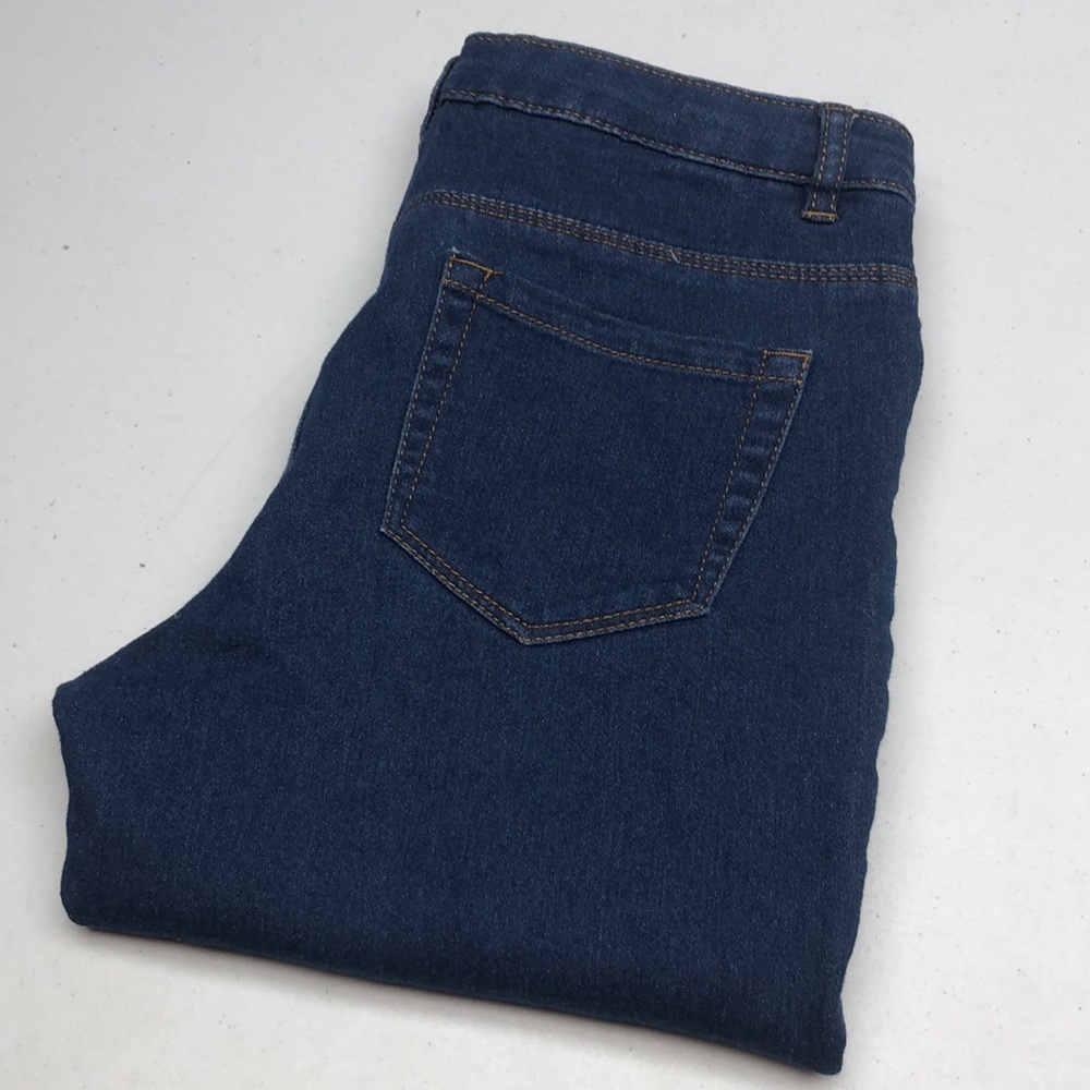 LIKE NEW SUZY SHIER HI-RISE STRAIGHT CROP JEANS 7/28 ⭐️